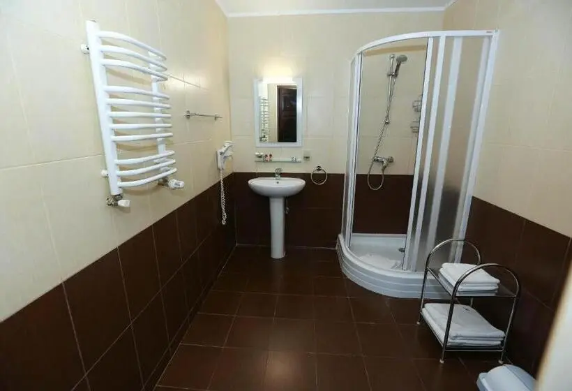 Camera Familiare Deluxe, Home