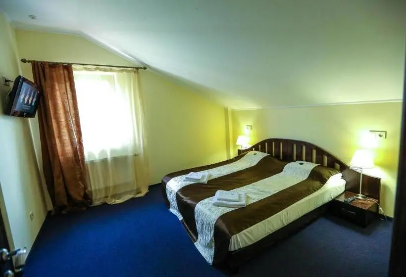 Suite Junior, Home
