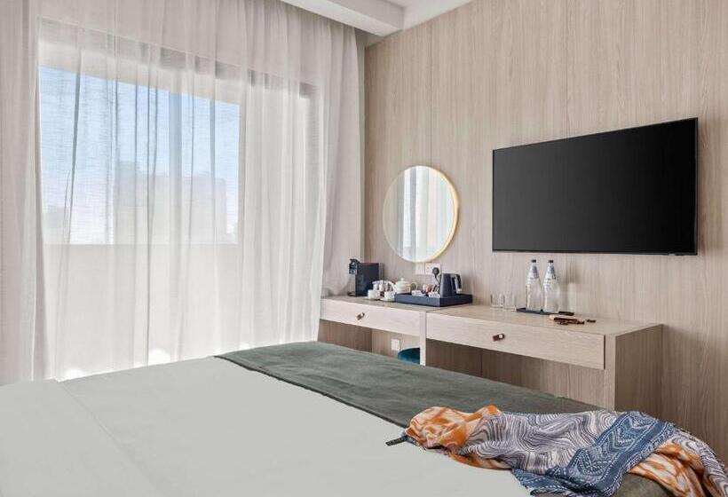 اتاق سوپریور با بالکن, Mercure Larnaca City