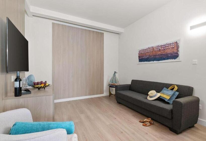 اتاق سوپریور با بالکن, Mercure Larnaca City