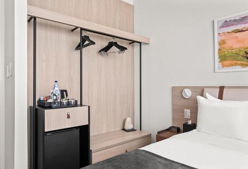 Classic room with balcony, Mercure Larnaca City