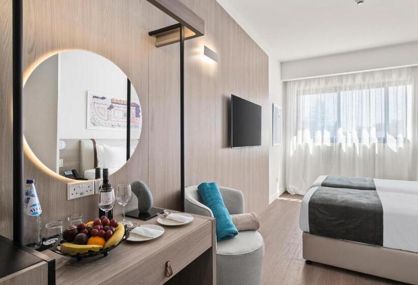 Classic room with balcony, Mercure Larnaca City