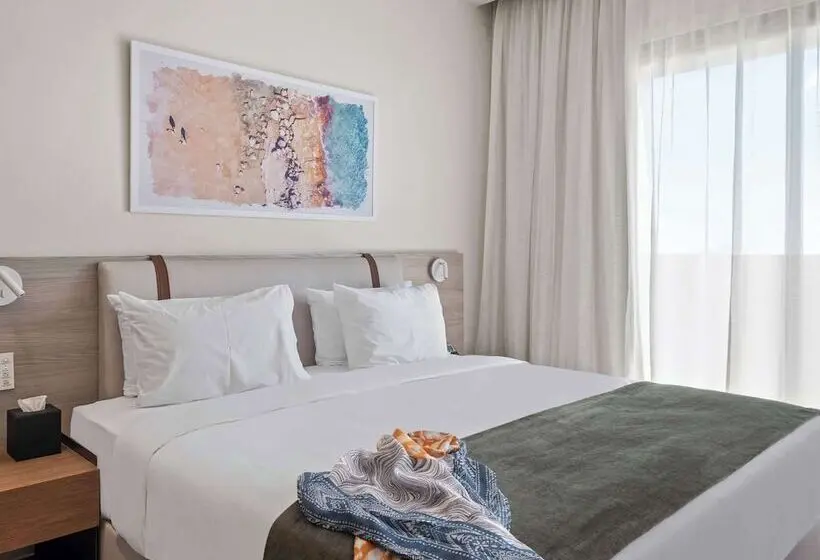 اتاق سوپریور با بالکن, Mercure Larnaca City