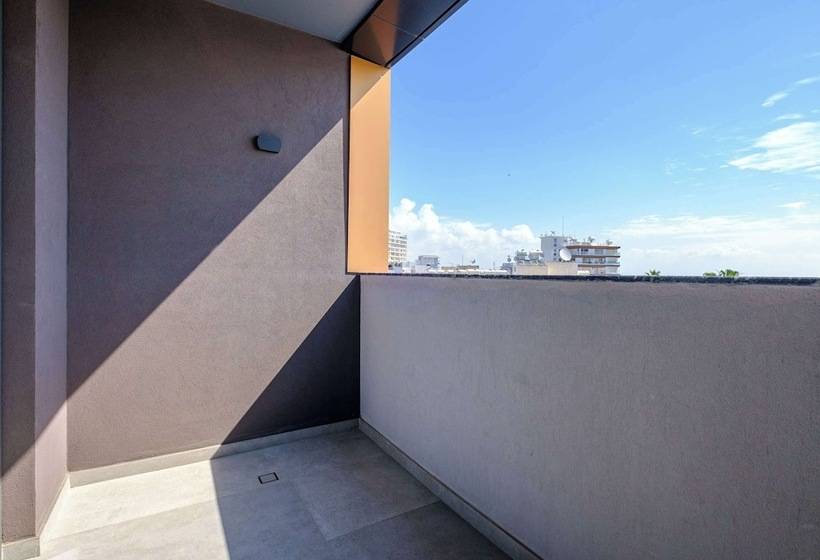 اتاق سوپریور با بالکن, Mercure Larnaca City