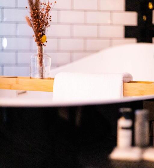 スタンダードスタジオ, Mountainlodge   Boutique House