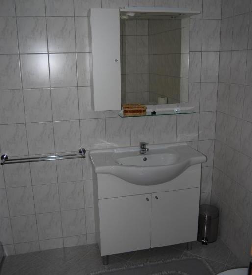 اتاق استاندارد چهارنفره با بالکن, Tourist Farm Klevž