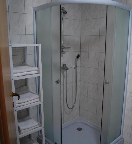 اتاق استاندارد چهارنفره با بالکن, Tourist Farm Klevž