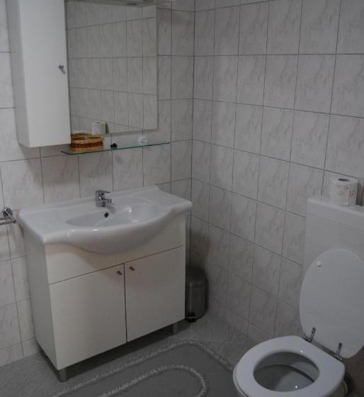 اتاق استاندارد چهارنفره با بالکن, Tourist Farm Klevž