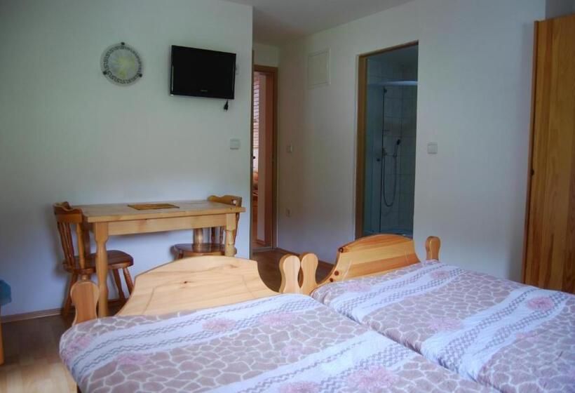 اتاق استاندارد چهارنفره با بالکن, Tourist Farm Klevž