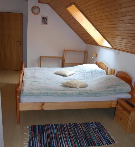 اتاق استاندارد چهارنفره با بالکن, Tourist Farm Klevž