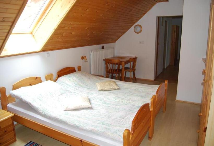 اتاق استاندارد چهارنفره با بالکن, Tourist Farm Klevž