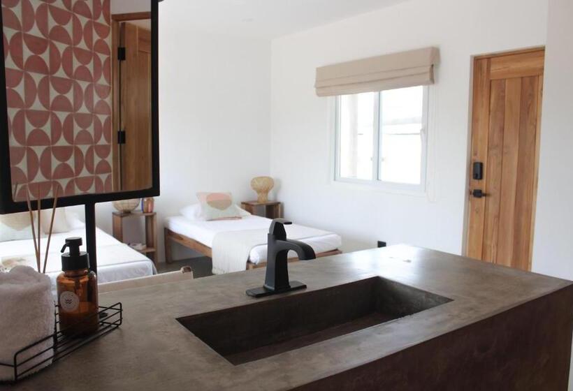 غرفة قياسية ثلاثية مطلة علي الحديقة, Waves & Wifi   Popoyo