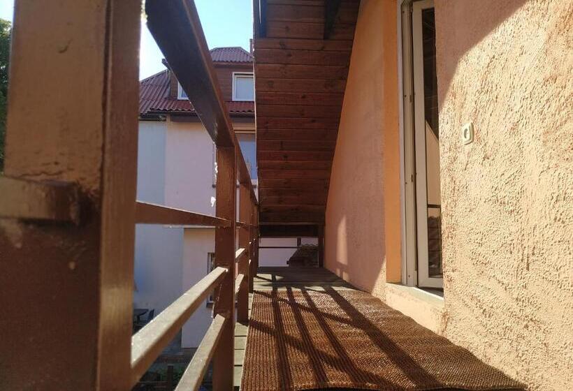 اتاق استاندارد سه تخته با بالکن, Magdelenos Vila