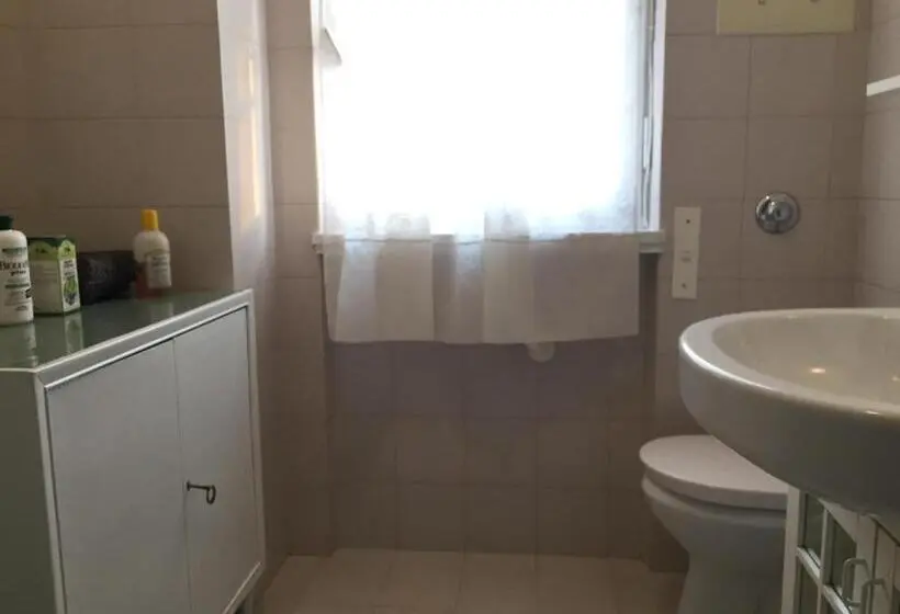 バス共有のスタンダードルーム, Rooms Villa Bergamo Airport