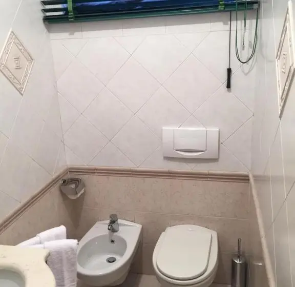 スタンダード４人部屋, Rooms Villa Bergamo Airport