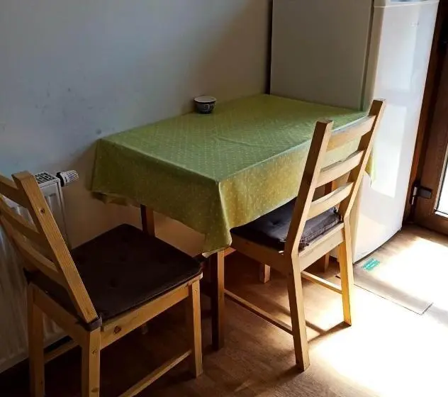 バスルーム共同エコノミー4人部屋, Pensiony A Ubytování V Kempu Indiana