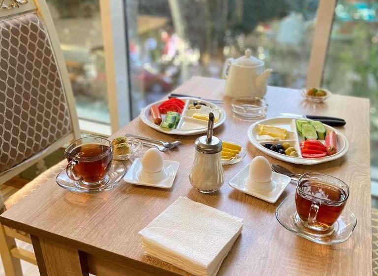 اتاق خانوادگی, Salyut Qala