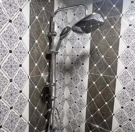 اتاق خانوادگی, Salyut Qala