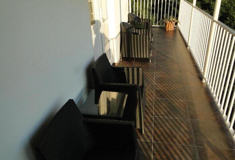 סוויטת ג'וניור, Livada