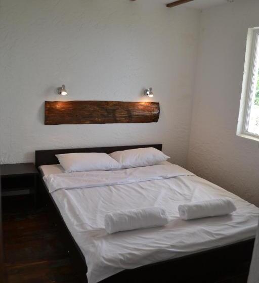 חדר סטנדרט לארבעה, Livada