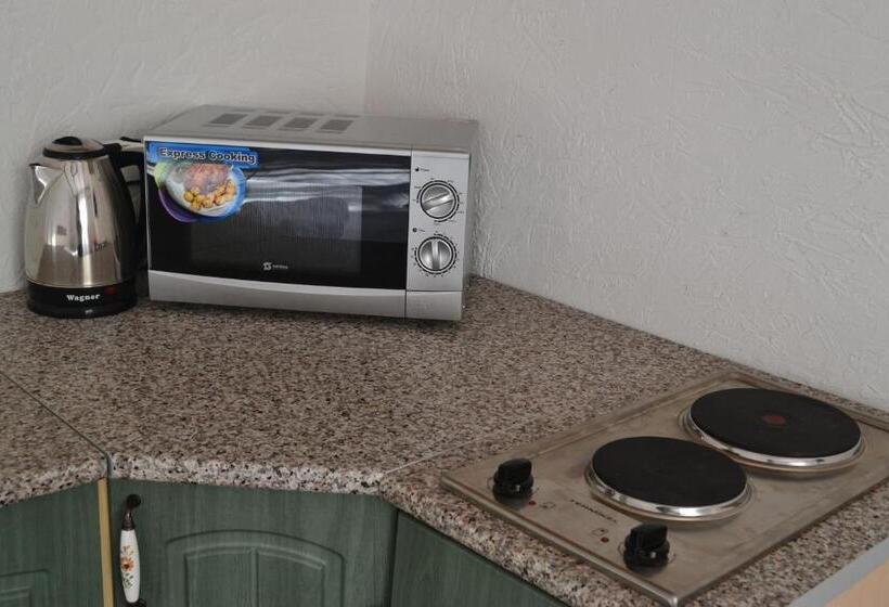 חדר משפחתי, Livada