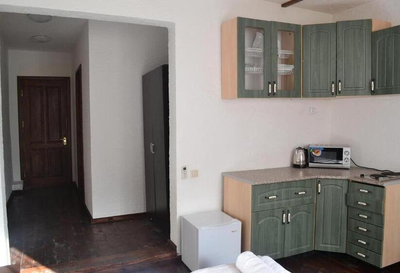 חדר משפחתי, Livada