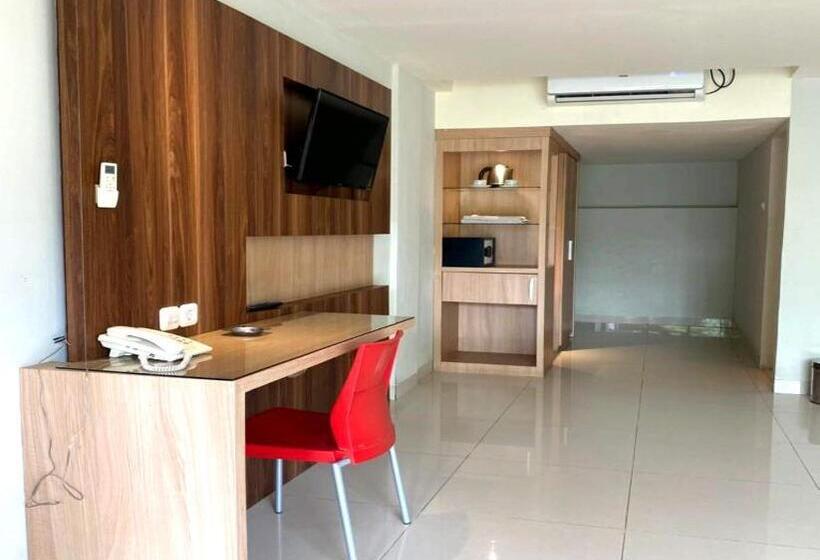 디럭스 룸, Oyo 94050 Happy Room