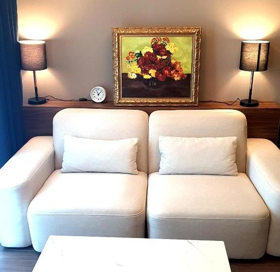 سوییت جونیور با چشم‌انداز دریا, Raviens라비앙즈