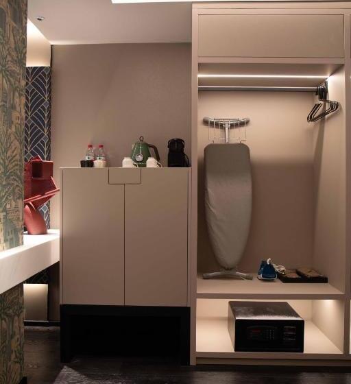 Superior suite with balcony, Jinglai Bushe Hotel Bund Nanjing West Road Shanghai