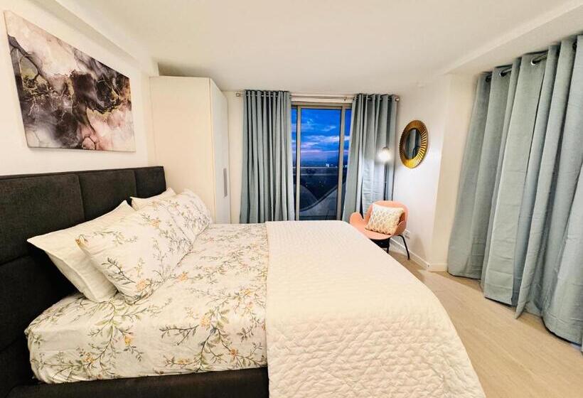 اتاق خانوادگی, Luxebali Azure @ Azure North