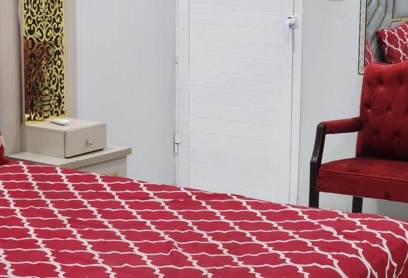 اتاق ساده سه نفره, Karachi Gulshan Guest House