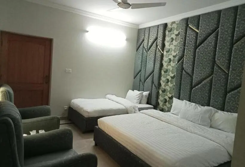 اتاق لوکس سه تخته, Sky Lodge Exective