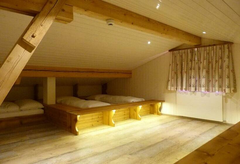 سرير فى غرفة مشتركه, Berglodge Ristis