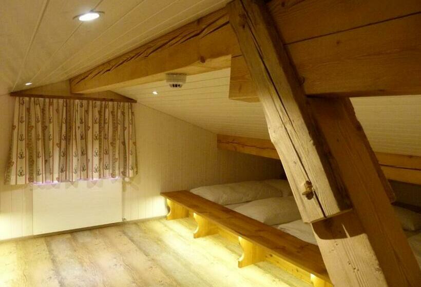 سرير فى غرفة مشتركه, Berglodge Ristis