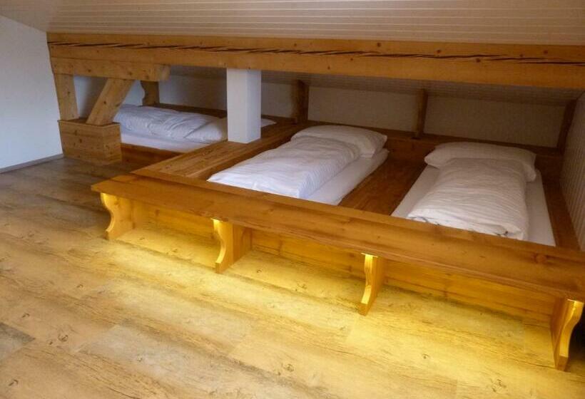 سرير فى غرفة مشتركه, Berglodge Ristis