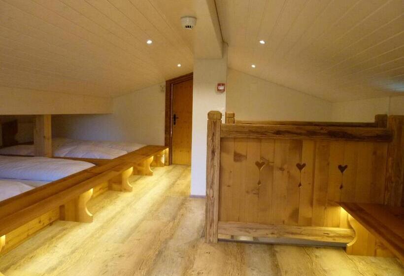 سرير فى غرفة مشتركه, Berglodge Ristis