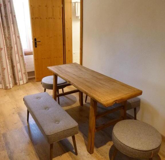 جناح جونيور, Berglodge Ristis