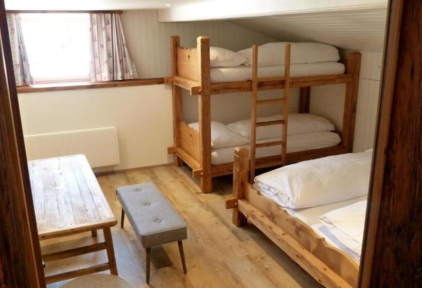 غرفة قياسية رباعية, Berglodge Ristis