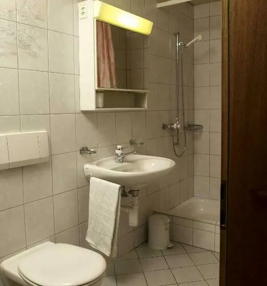 スタンダードトリプルルーム, Hôtel Gîte Rural à 3 Km De Delémont