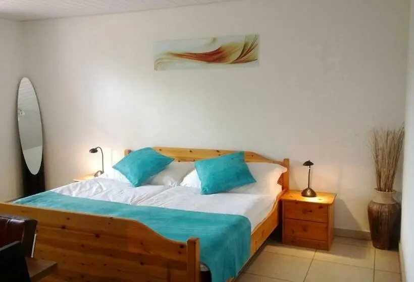 スタンダードトリプルルーム, Hôtel Gîte Rural à 3 Km De Delémont