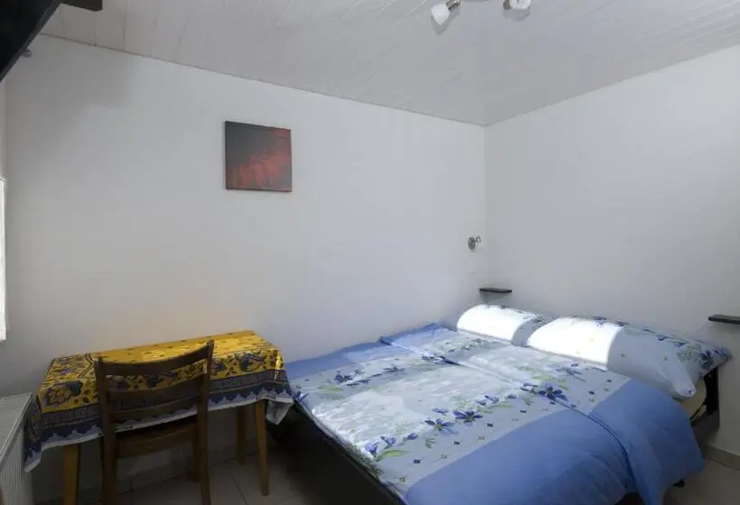 スタンダードシングルルーム, Hôtel Gîte Rural à 3 Km De Delémont