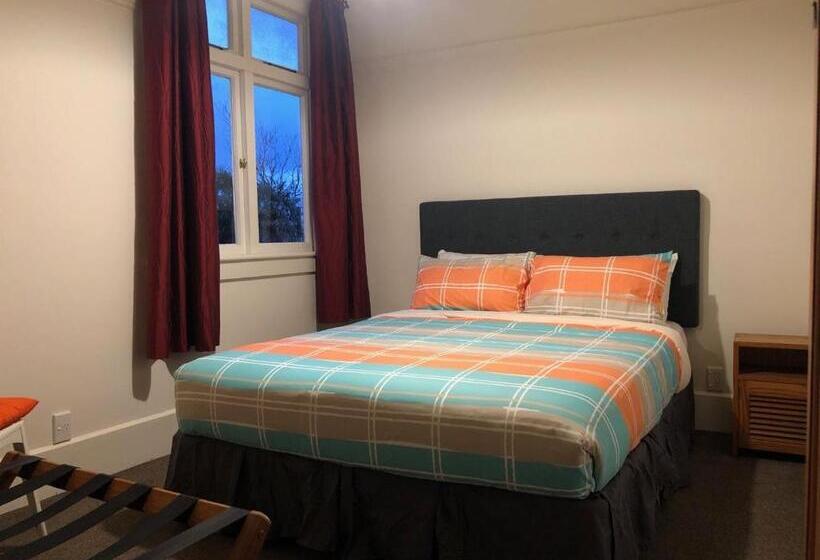 带共用浴室的标准房间, Penmarric House Self Check In