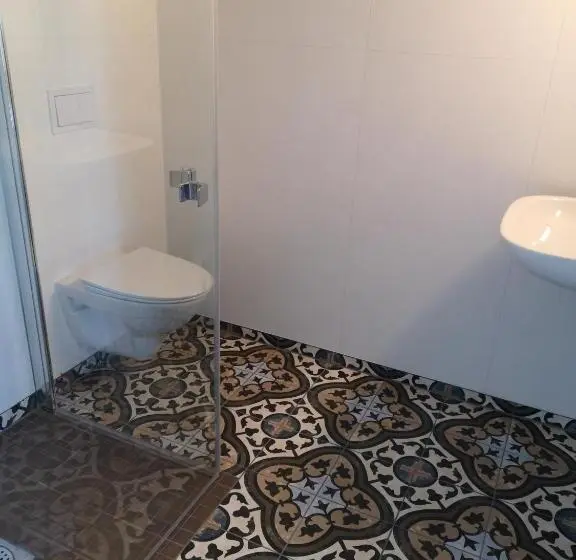 身障者適用キングサイズベッドルーム, Strandheimen Guesthouse