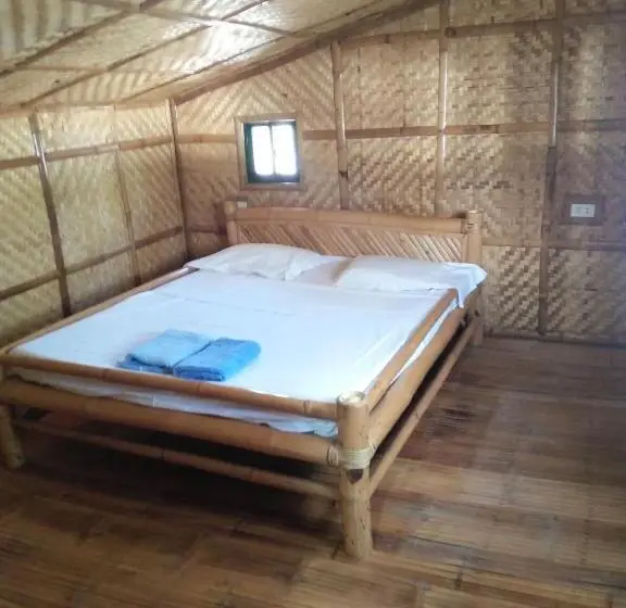 Deluxe-perhehuone, Calayo Beach Resort