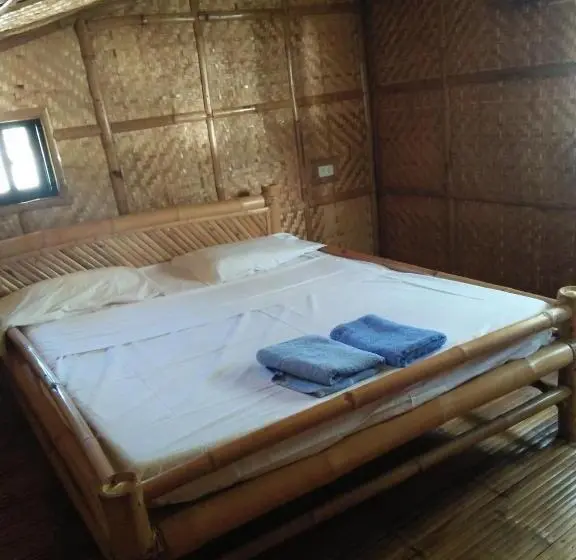 Deluxe-perhehuone, Calayo Beach Resort