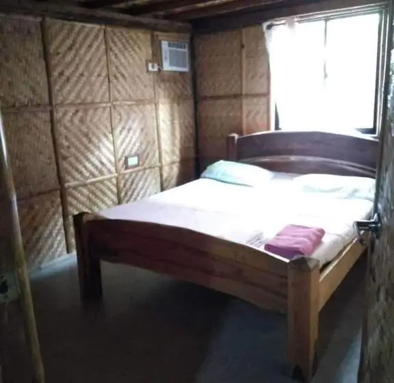 Deluxe-perhehuone, Calayo Beach Resort