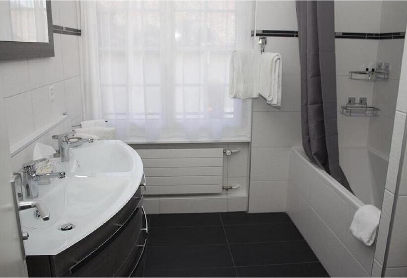 جناح جونيور مزوَّد بتراس, Hôtel Du Chasseur