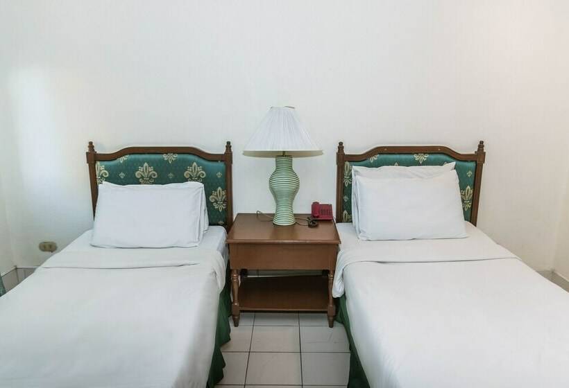 اتاق لوکس, La Fiesta