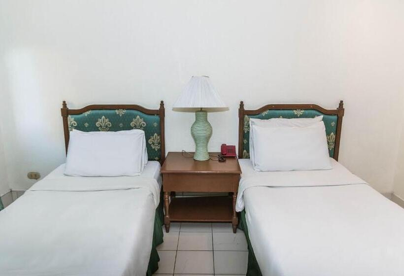 اتاق لوکس, La Fiesta