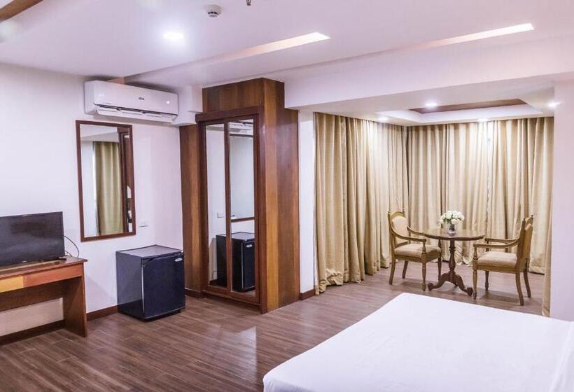 اتاق خانوادگی, La Fiesta